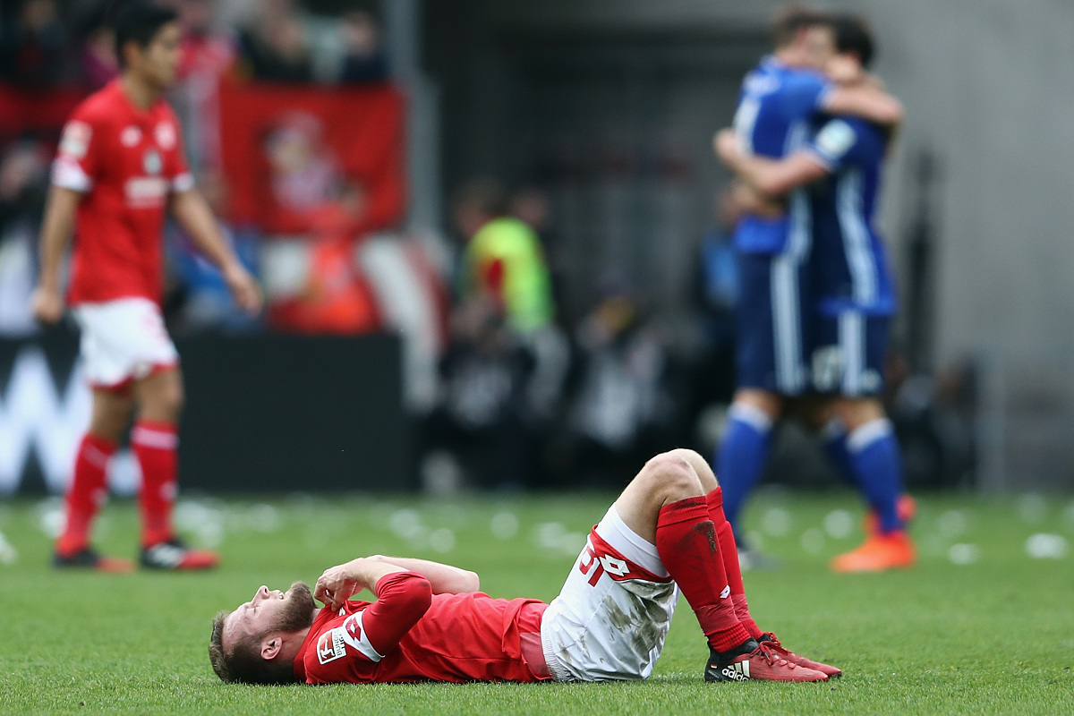 包含水晶宫门将扑救神来，帮助球队保住分的词条