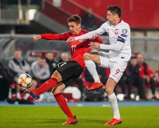 包含欧洲预选赛场边花絮，实时战况一览的词条