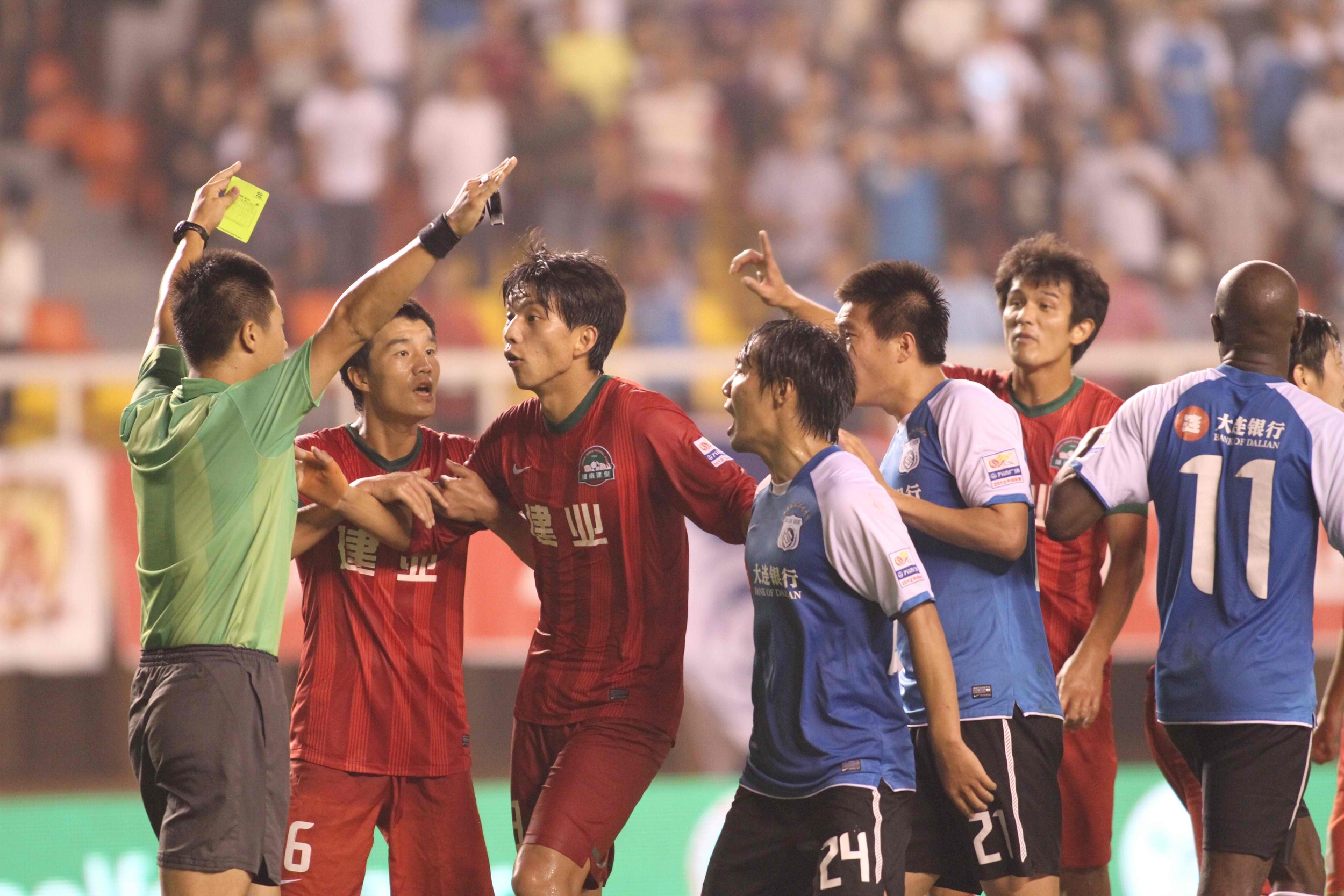 球队在客场迎战，取得颇为突出的胜利