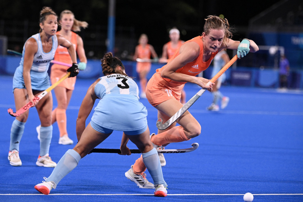 荷兰女子曲棍球队在比赛中取胜