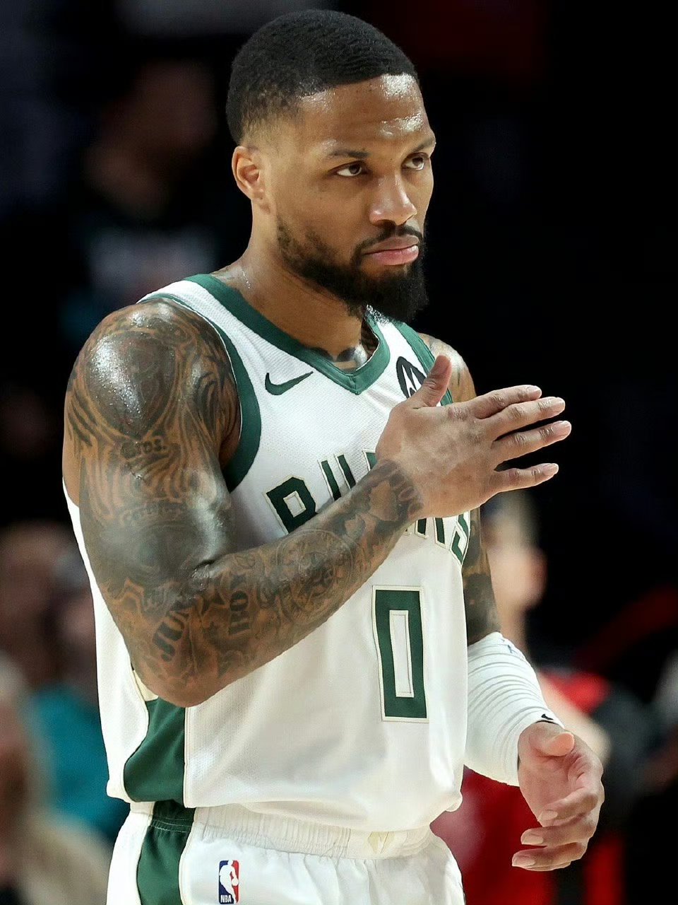 开拓者加时战胜骑士，利拉德独得三双的简单介绍