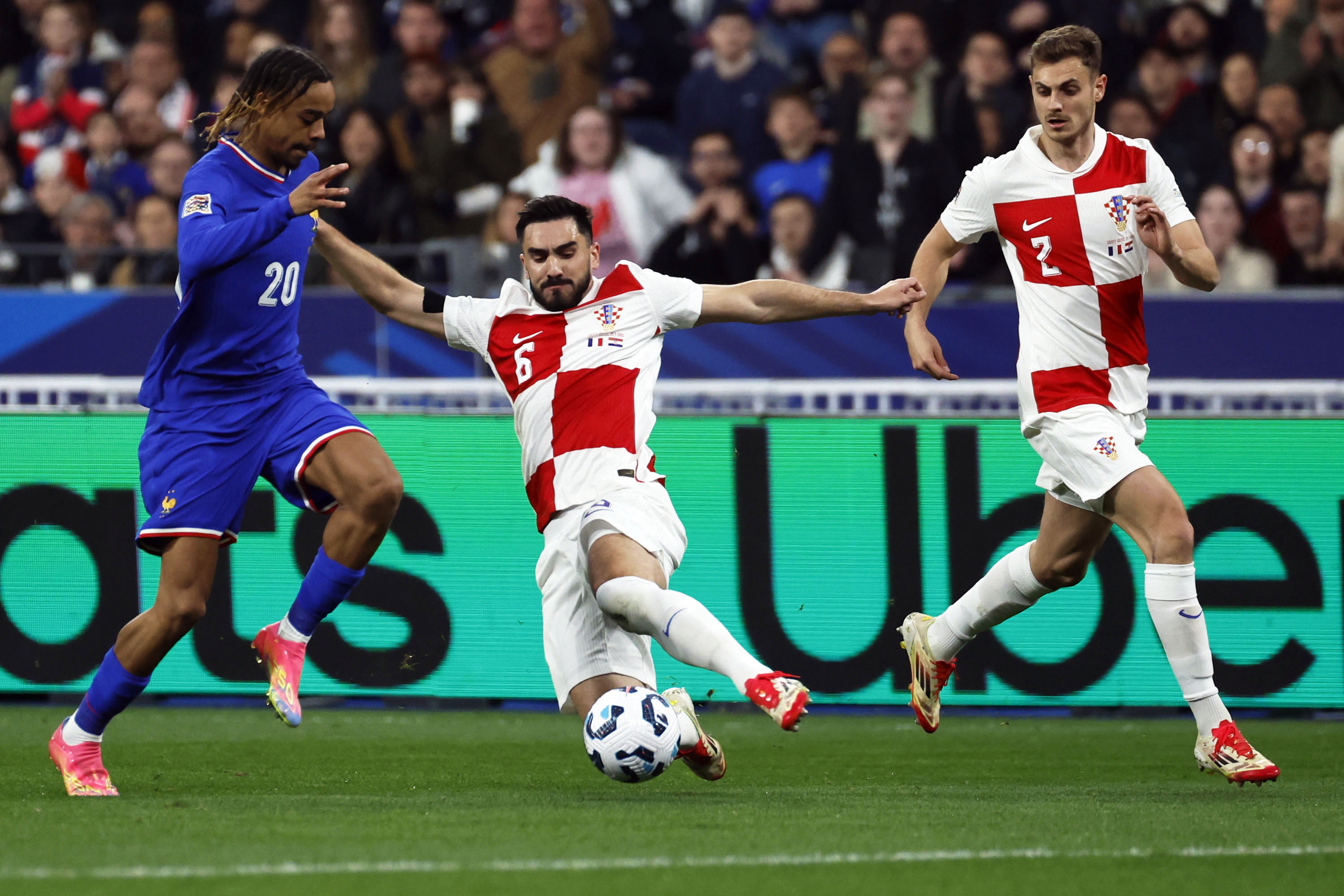 欧国联比赛：塞内加尔队大比分获胜，排名上升