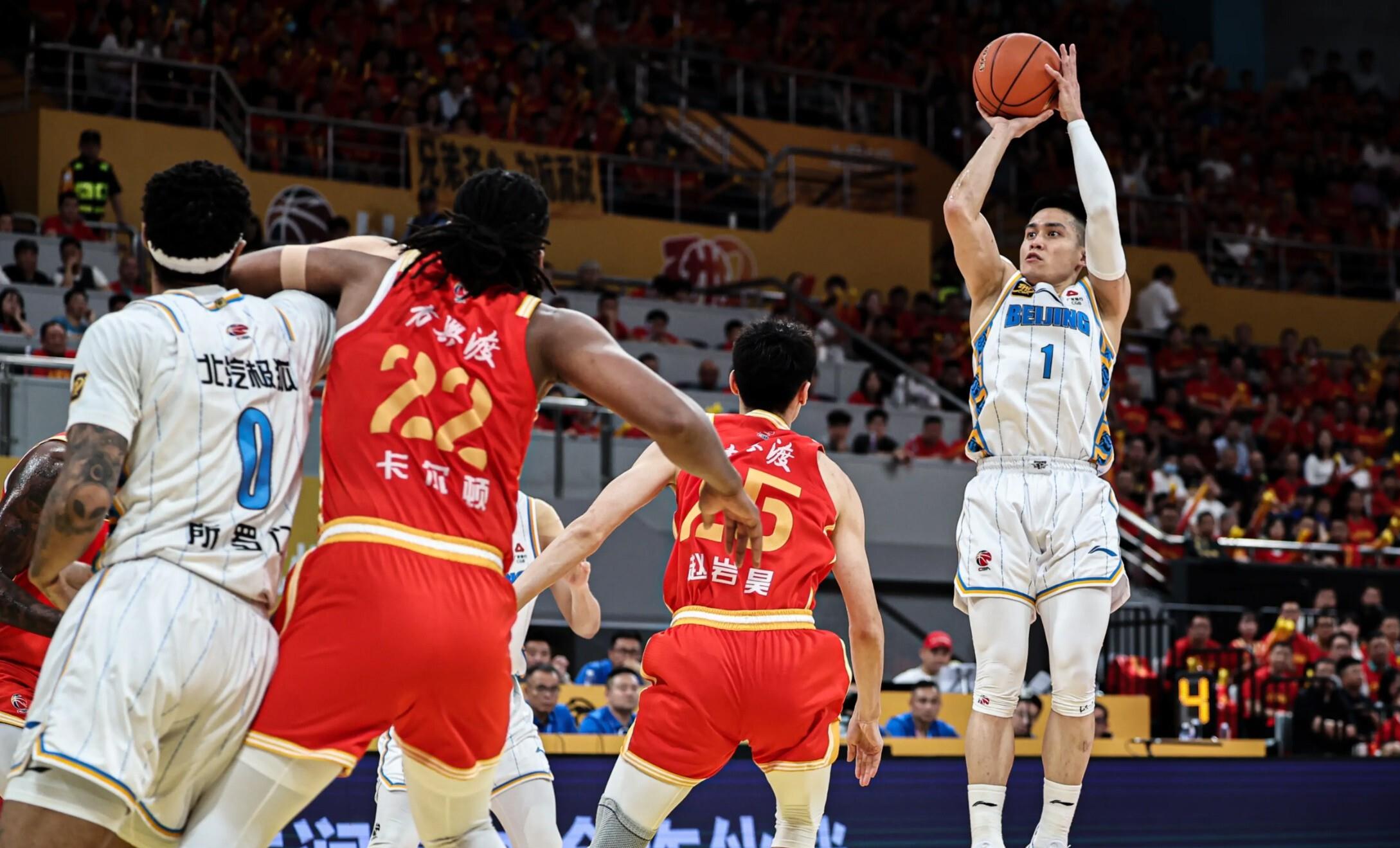 包含新援惊艳表现，球队战力激增的词条