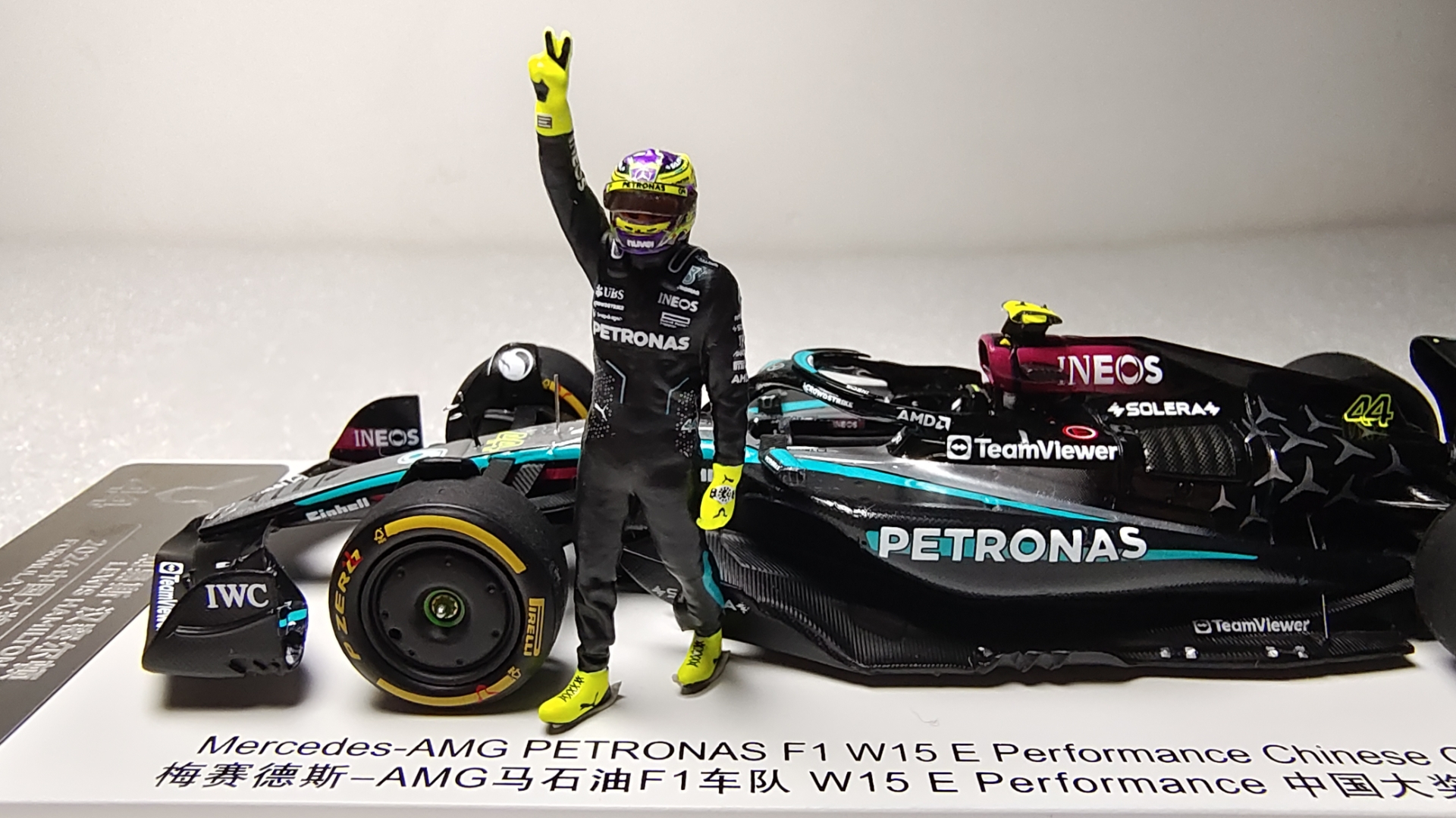 梅赛德斯完胜阿斯顿马丁，汉密尔顿惊艳四座的简单介绍