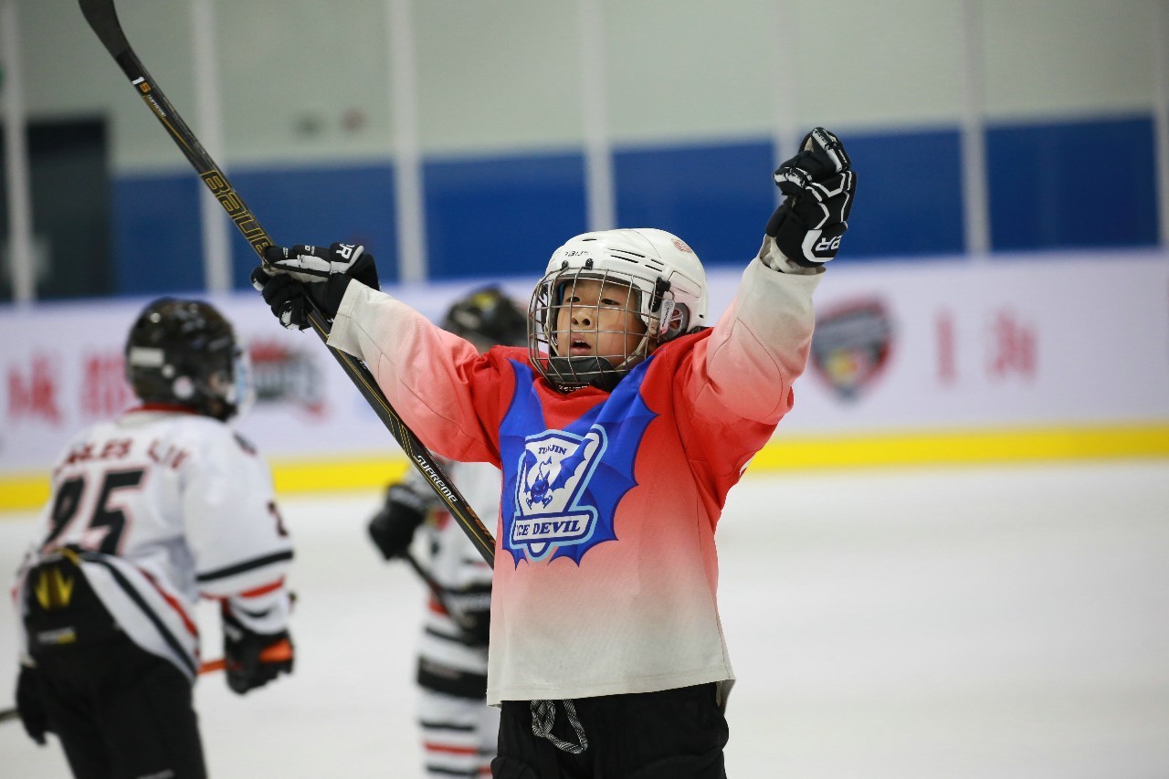 冰球再创历史,冠军实至名归的简单介绍 冰球再创历史,冠军实至名归的简单介绍