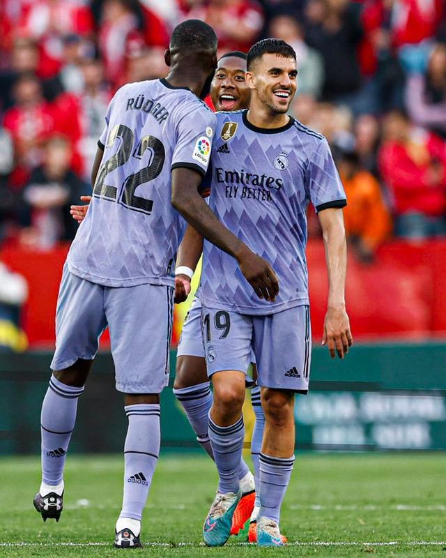 包含哥伦比亚逆转奥地利，戈麦斯统治全场的词条