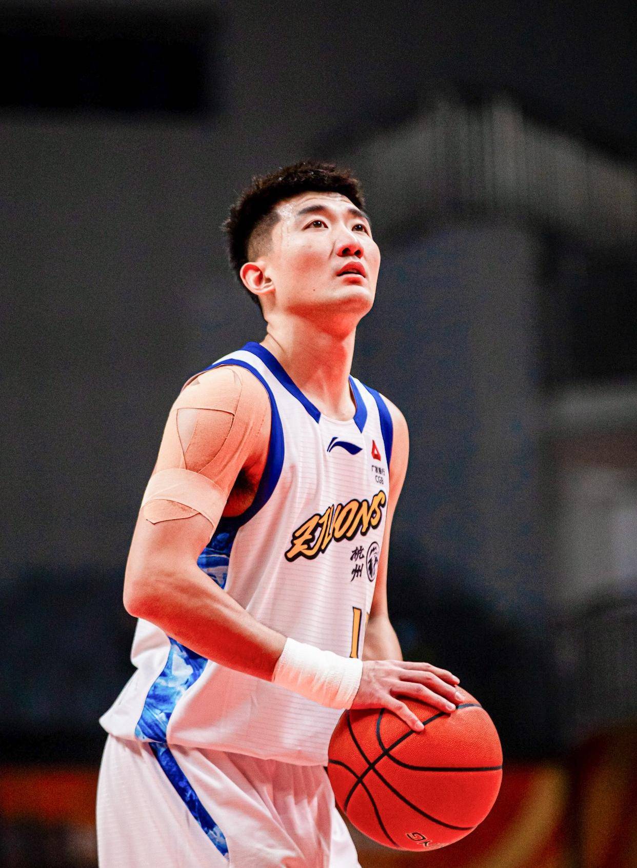 深圳队翻盘青岛队，孙铭徽带队取胜