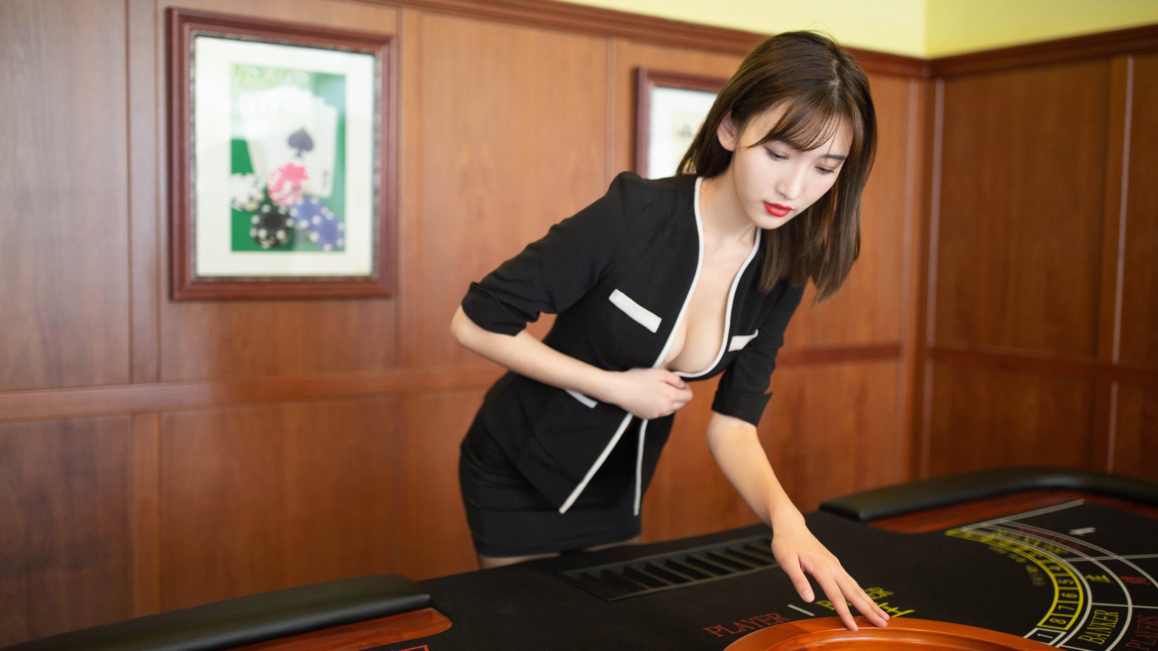 绿茵烈焰，莱奥炽热舞步踏碎高卢雄鸡，桑巴军团以艺术之名强势晋级