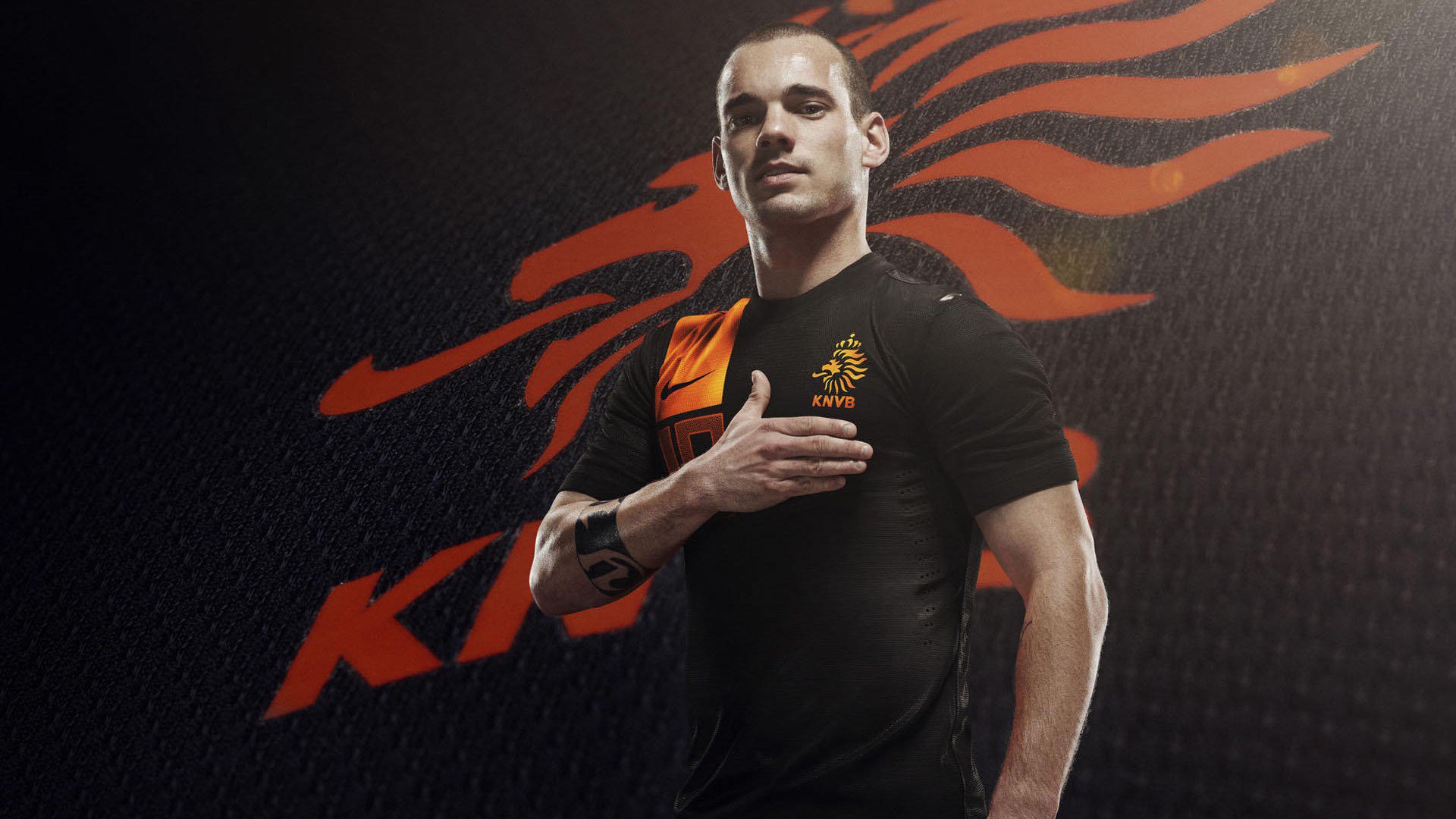 赛道与球场的交响，战略、团队与关键时刻