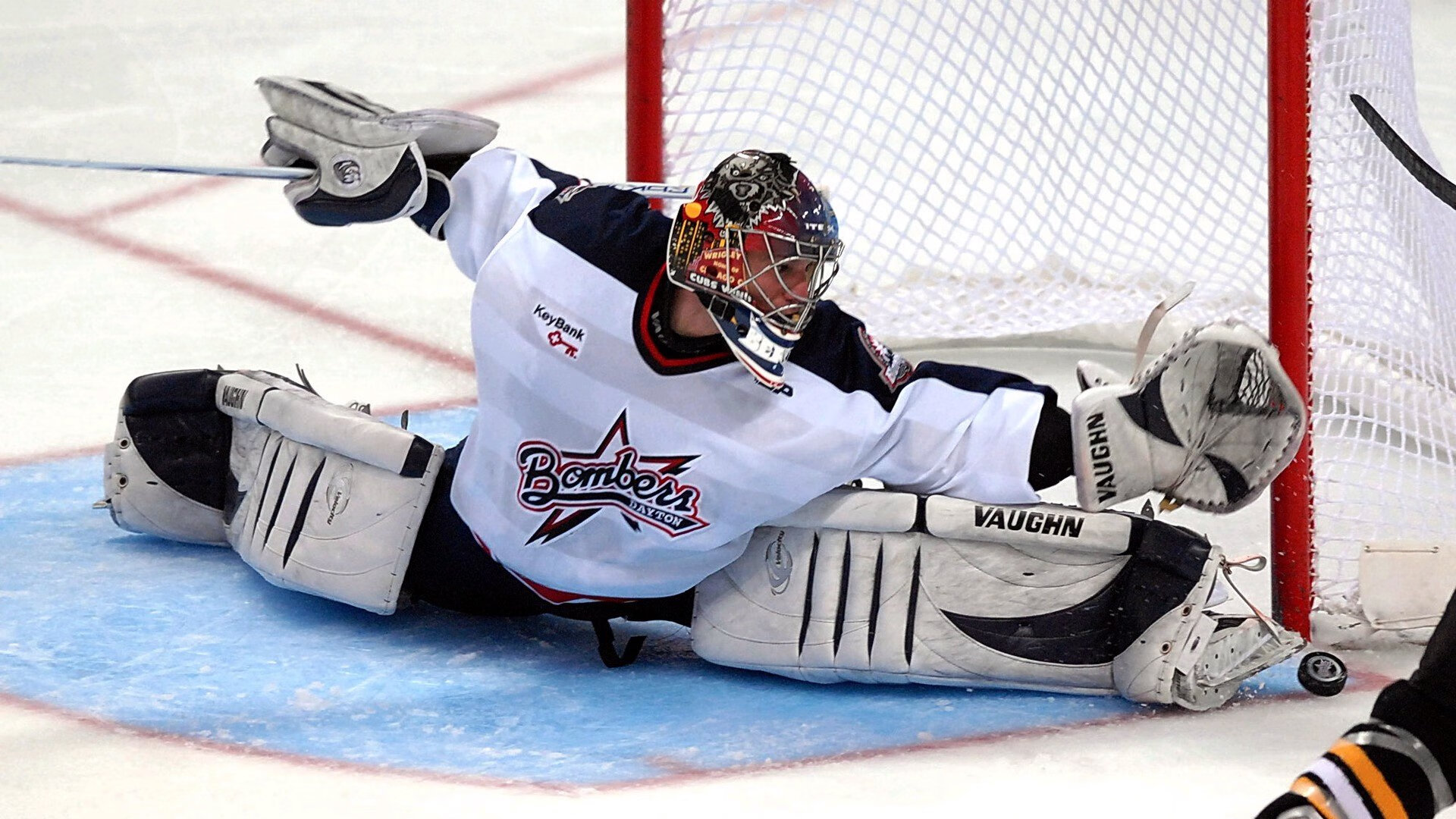 细长手指间的胜负天平，切特·霍姆格伦用冷枪与铁幕，一手扼住爵士与猛龙的咽喉