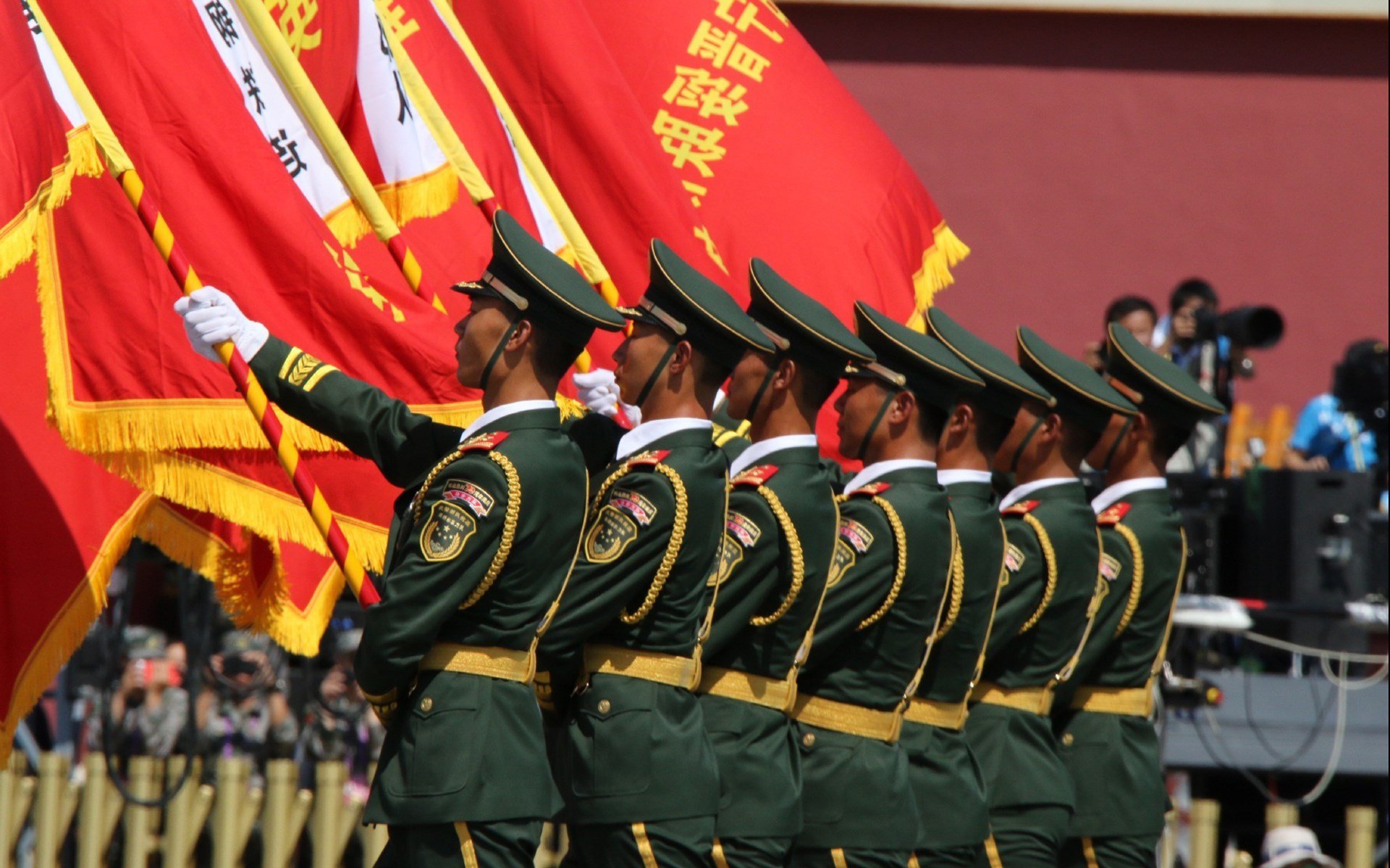 莫兰特引爆火药桶，雄鹿与深圳的红色星球碰撞