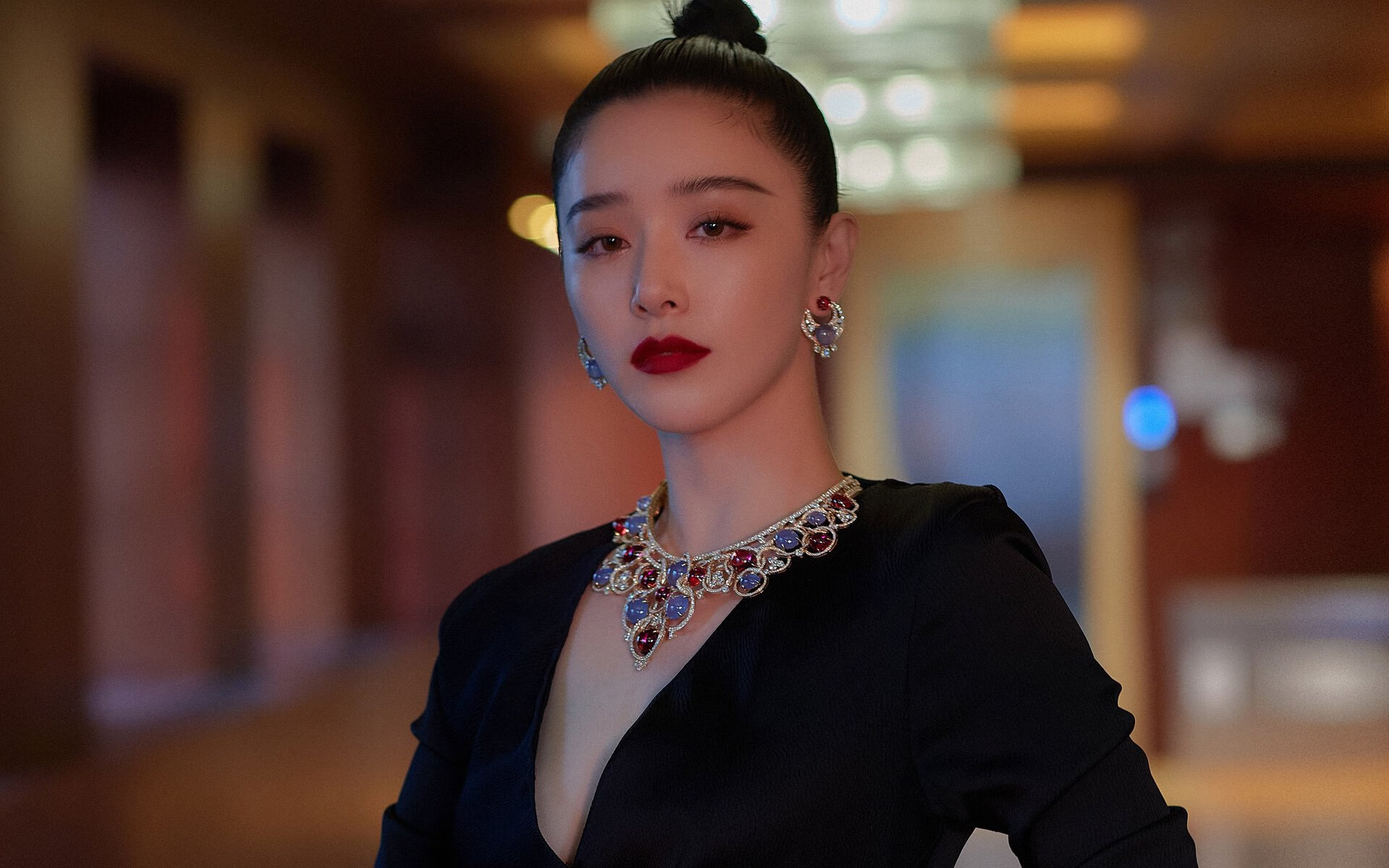 欧洲顶级豪门的战术棋局，亚洲武士的国家荣耀，竞技体育的双生剧本